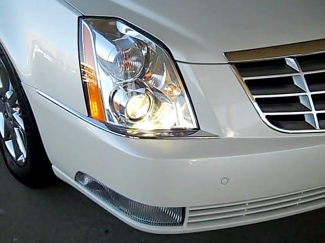 Cadillac DTS 2010 photo 2