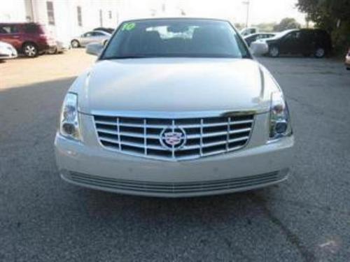 Cadillac DTS 2010 photo 1