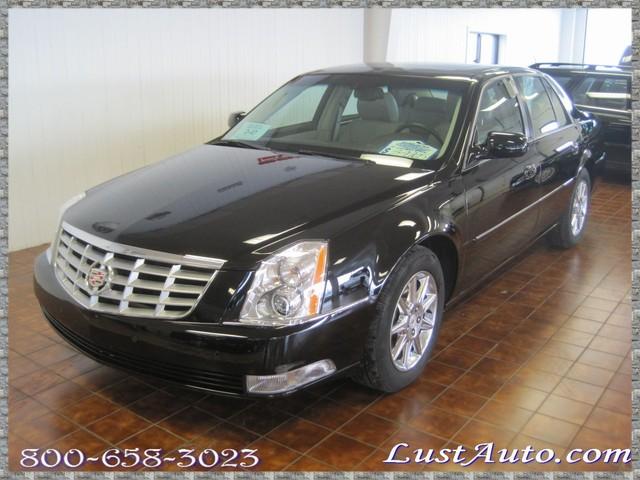 Cadillac DTS 2010 photo 1