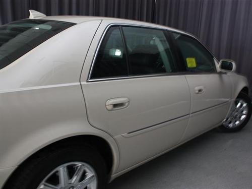 Cadillac DTS 2010 photo 3