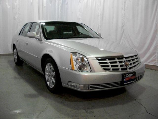 Cadillac DTS Unknown Sedan