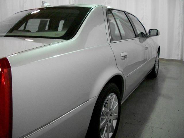 Cadillac DTS 2010 photo 3