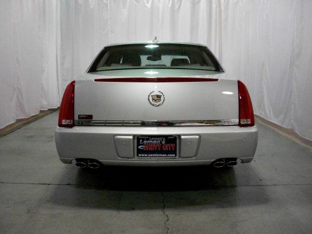 Cadillac DTS 2010 photo 4