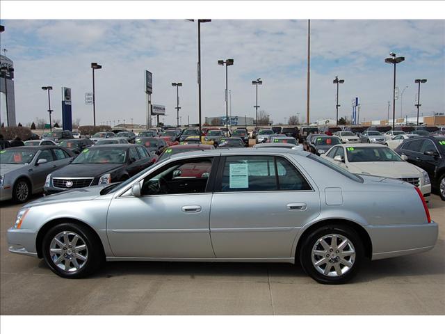 Cadillac DTS 2010 photo 3