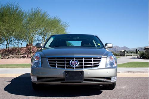 Cadillac DTS 2010 photo 2