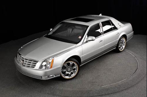 Cadillac DTS 2010 photo 2