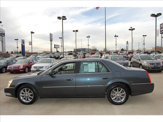 Cadillac DTS 2010 photo 4