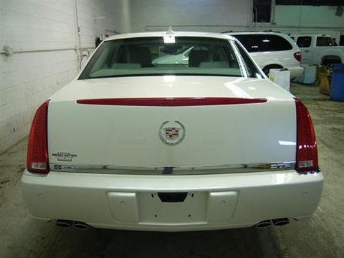 Cadillac DTS 2010 photo 5