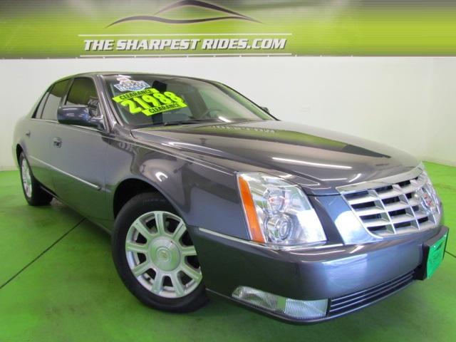 Cadillac DTS 2010 photo 2