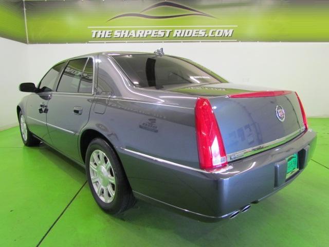 Cadillac DTS 2010 photo 3
