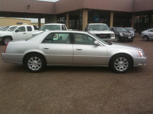 Cadillac DTS 2010 photo 2