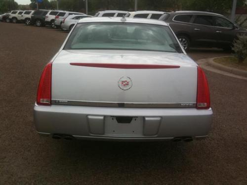Cadillac DTS 2010 photo 4