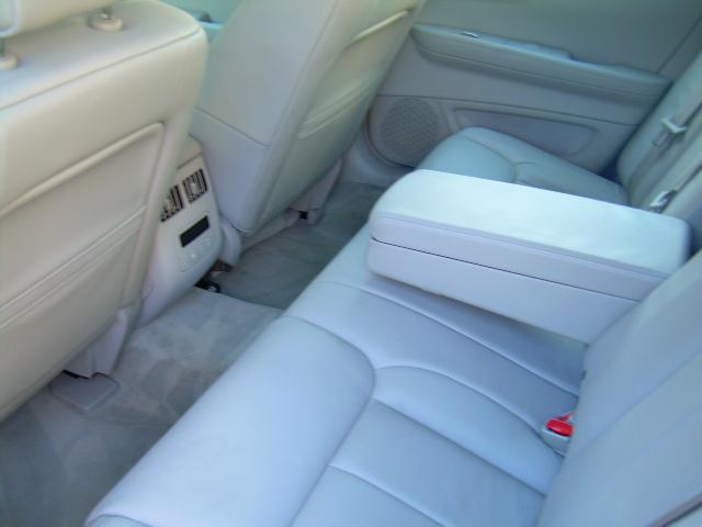 Cadillac DTS 2010 photo 2