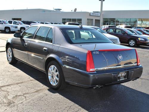 Cadillac DTS 2010 photo 2