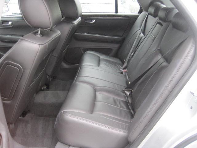 Cadillac DTS 2010 photo 2