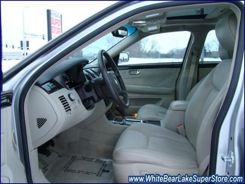 Cadillac DTS 2010 photo 1