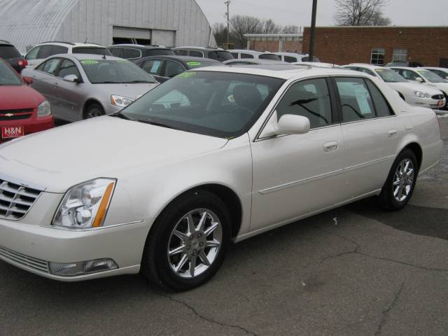 Cadillac DTS Coupe Sedan