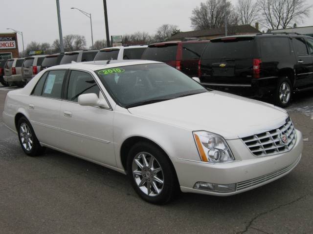 Cadillac DTS 2010 photo 2