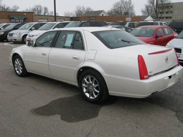 Cadillac DTS 2010 photo 5