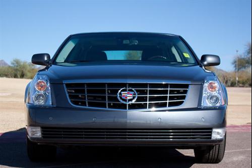Cadillac DTS 2010 photo 2