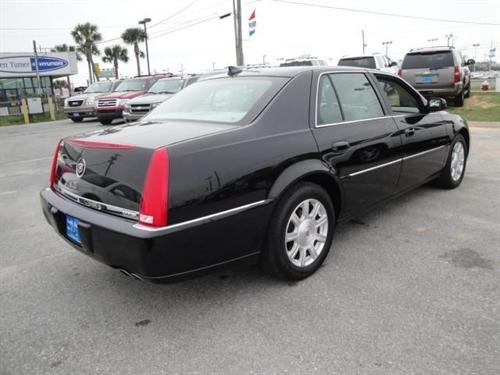 Cadillac DTS 2010 photo 2