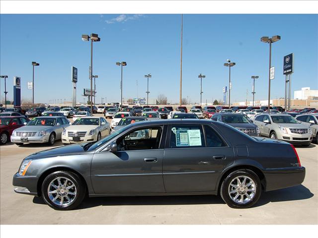 Cadillac DTS 2010 photo 4