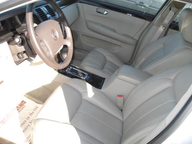 Cadillac DTS XLT Pickup 4D 5 1/2 Ft Sedan