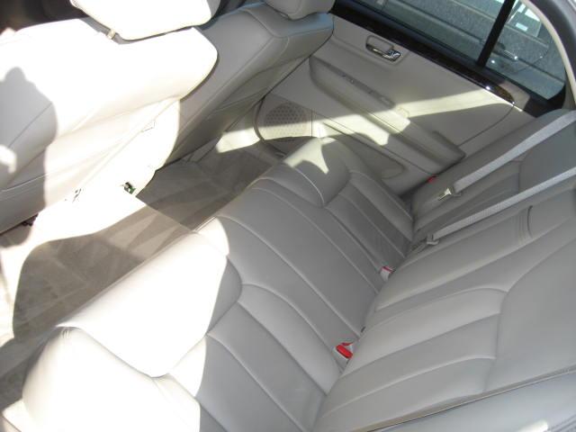 Cadillac DTS 2010 photo 1