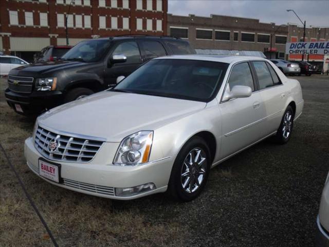 Cadillac DTS XLT Pickup 4D 5 1/2 Ft Sedan
