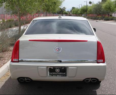 Cadillac DTS 2010 photo 2