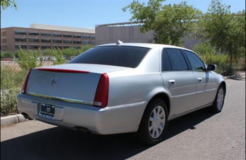 Cadillac DTS 2010 photo 2