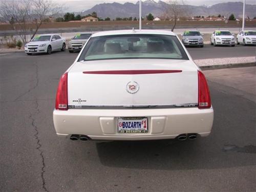 Cadillac DTS 2010 photo 3