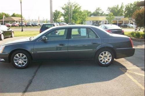 Cadillac DTS 2010 photo 2