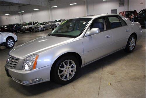 Cadillac DTS 2010 photo 4