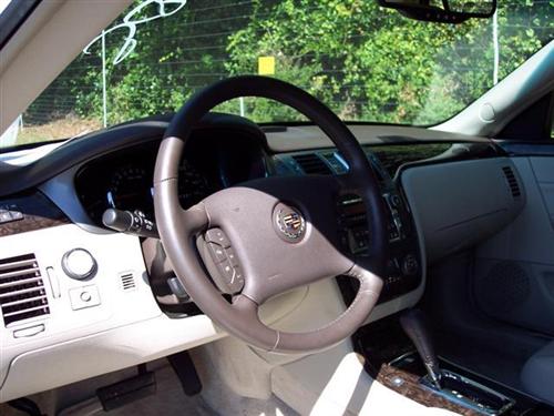 Cadillac DTS 2010 photo 2
