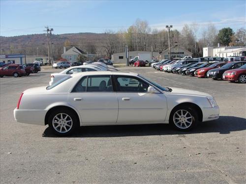 Cadillac DTS 2010 photo 3