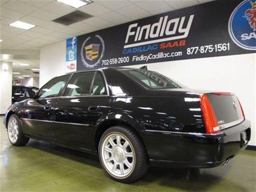 Cadillac DTS 2010 photo 1