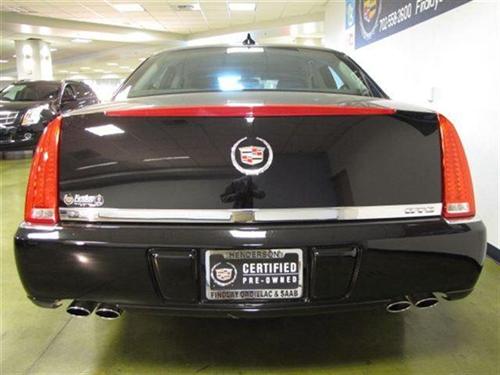 Cadillac DTS 2010 photo 2