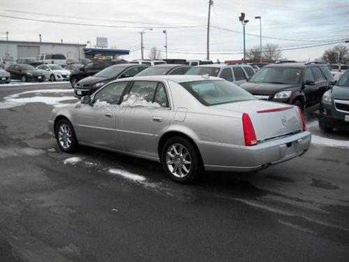 Cadillac DTS 2010 photo 2