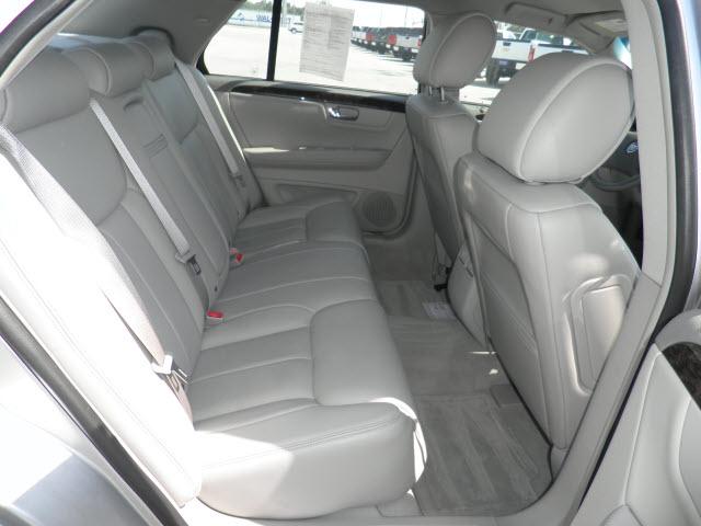 Cadillac DTS 2010 photo 4