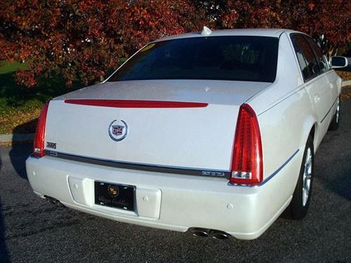 Cadillac DTS 2010 photo 3