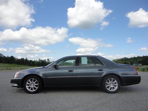 Cadillac DTS 2010 photo 1