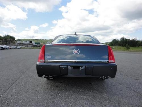 Cadillac DTS 2010 photo 3