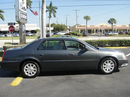 Cadillac DTS 2010 photo 3