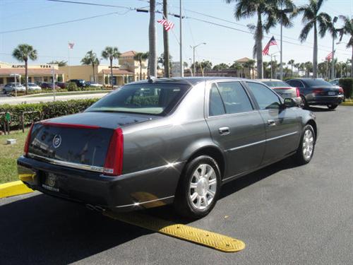 Cadillac DTS 2010 photo 4