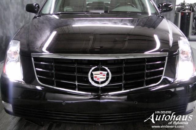 Cadillac DTS 2010 photo 1