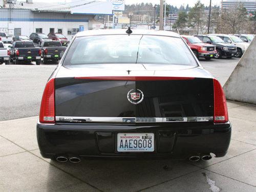 Cadillac DTS 2010 photo 1