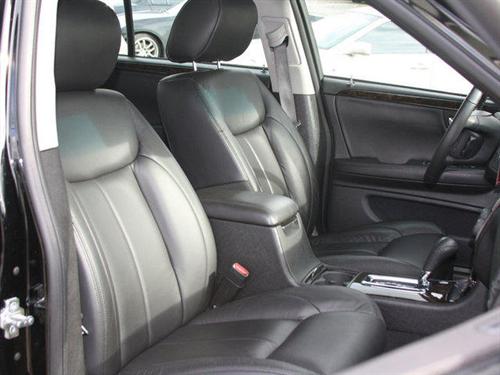 Cadillac DTS 2010 photo 3