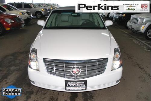 Cadillac DTS 2010 photo 2