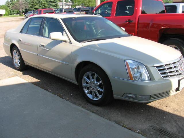 Cadillac DTS 2010 photo 4